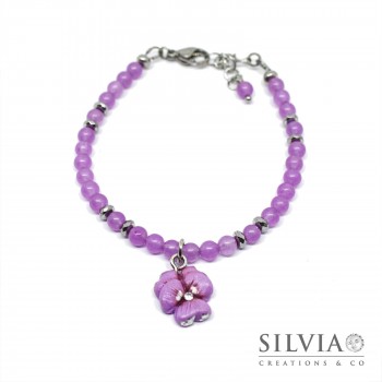 Bracciale donna con perle di calcedonio e ciondolo a forma di viola del pensiero