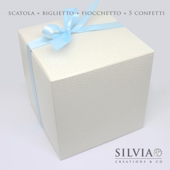 Confezione scatola pieghevole effetto pelle bianca per bomboniere 120x120x120mm