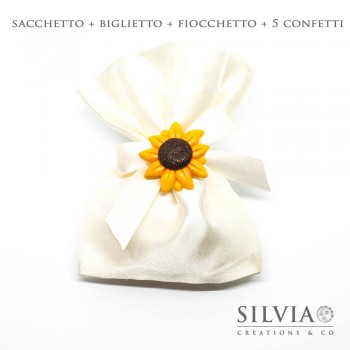 Confezione completa sacchetto per bomboniera in raso avorio 12x15 cm